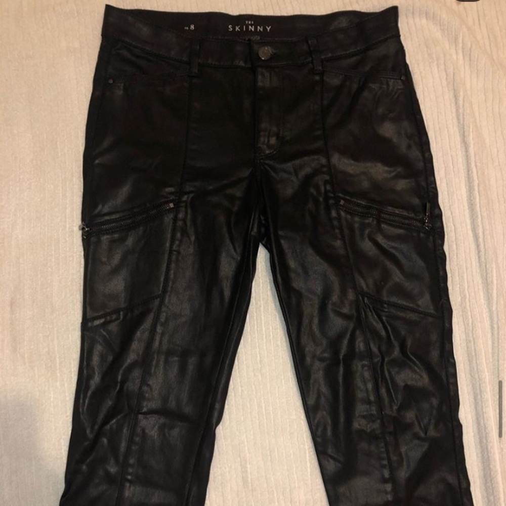 BLACK PANTS!